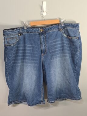 Avenue DENIM SHORTS Women’s SIZE 30 Blue EMBELLISHED ACCENT POCKETS